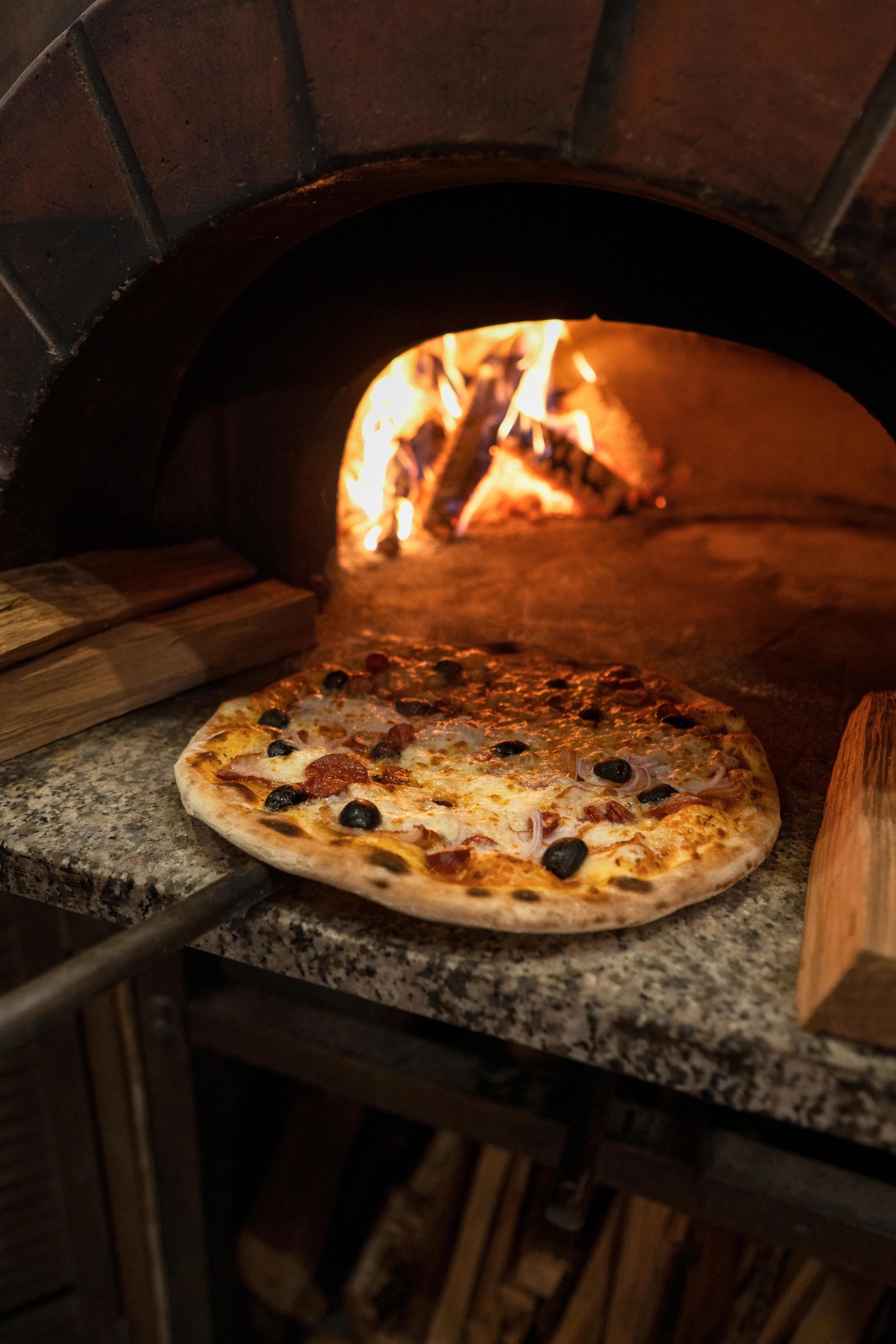 Les pizzas cuites au four au restaurant le Ressac près de Propriano