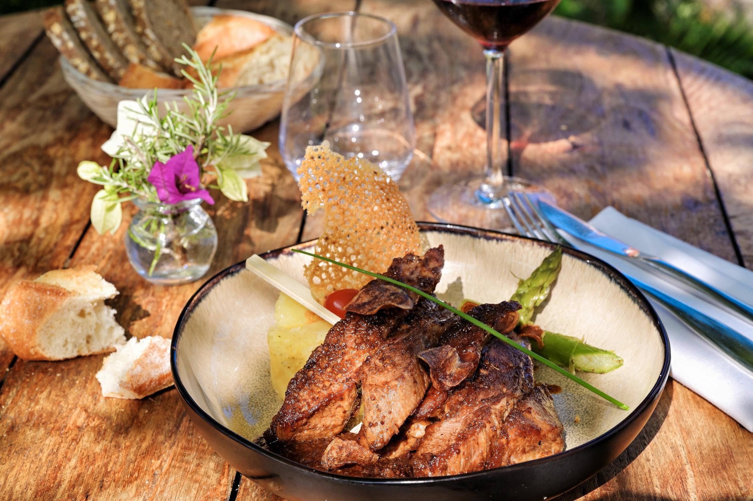 Les plats savoureux du l'hôtel en bord de mer à Campomoro