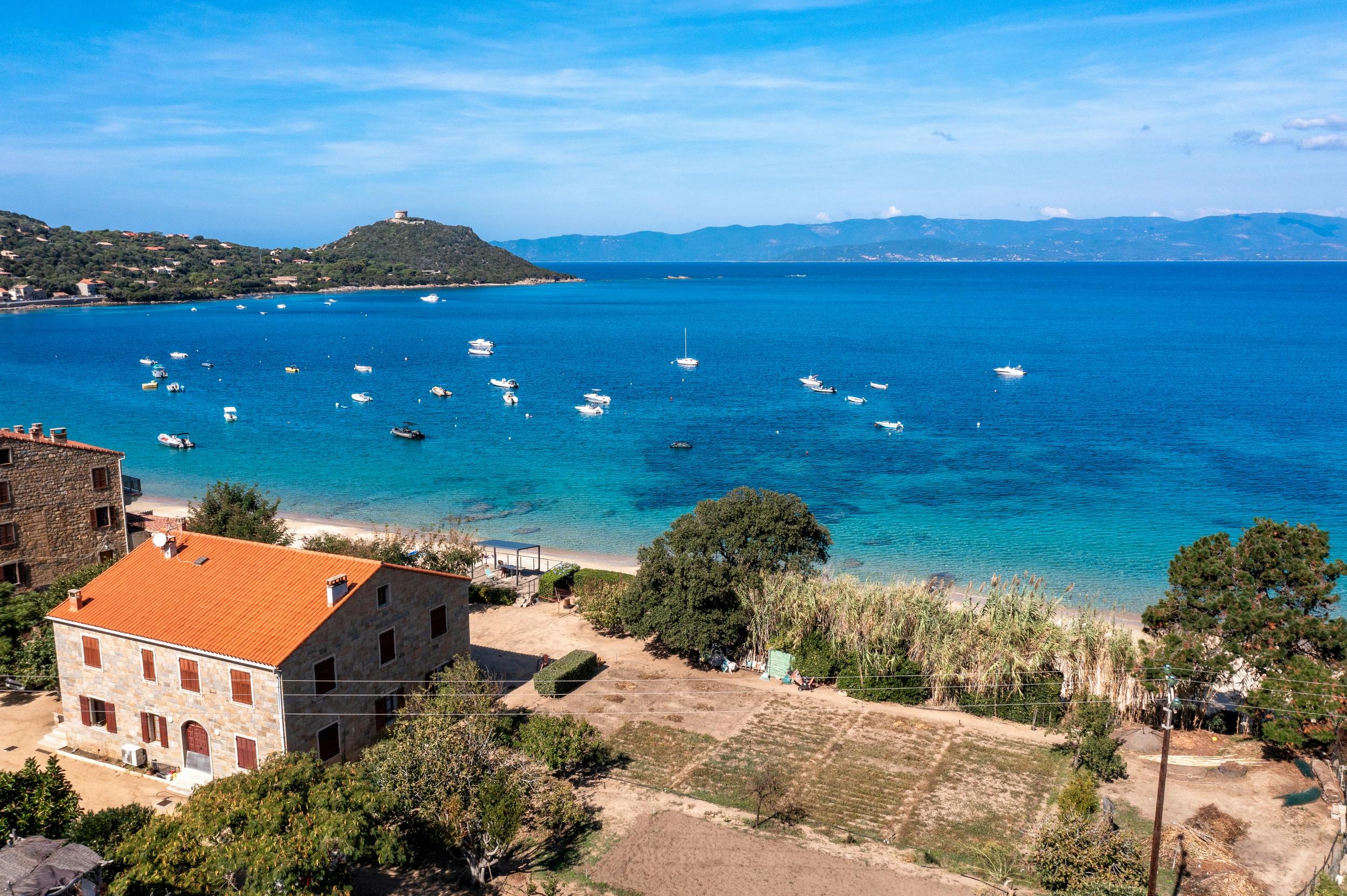 L'hôtel le Ressac en bord de mer à Campomoro